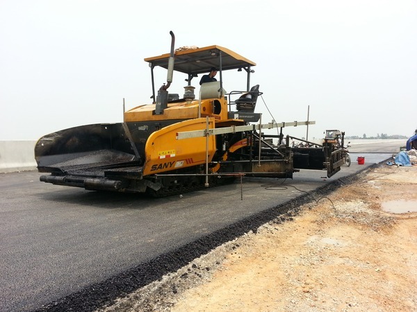 quinn-vietnam-manpower-asphalt-paver-operator